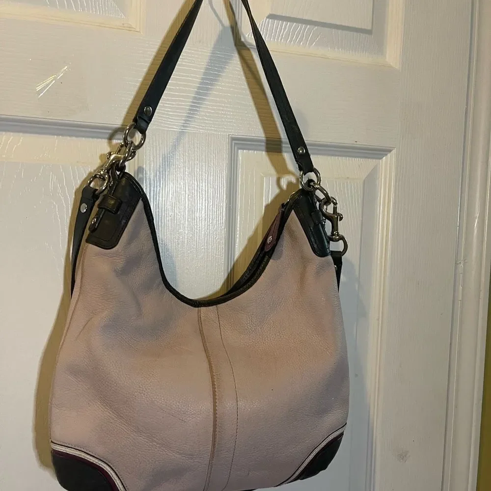 Coach Pebbled Leather Beige shoulder/Hobo Bag navy blue & burgundy straps & trim
